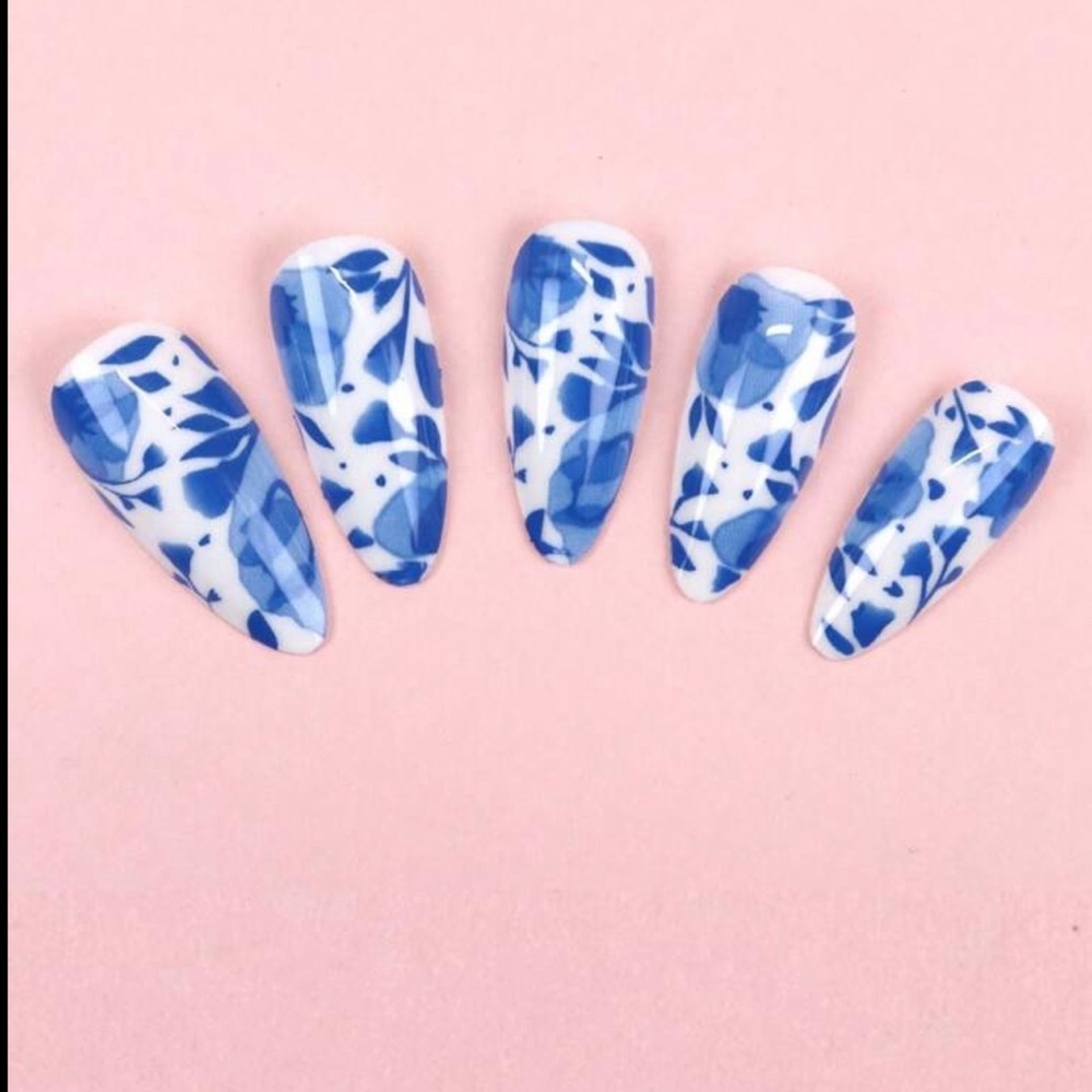 Resort Almond Floral Blue Press-On Nails 24 Set - Picture 5 of 11